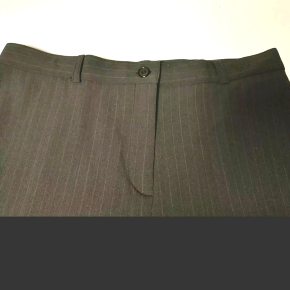 Women Briggs New York Charcoal Pin Stripe Pants 8P - Picture 3 of 4